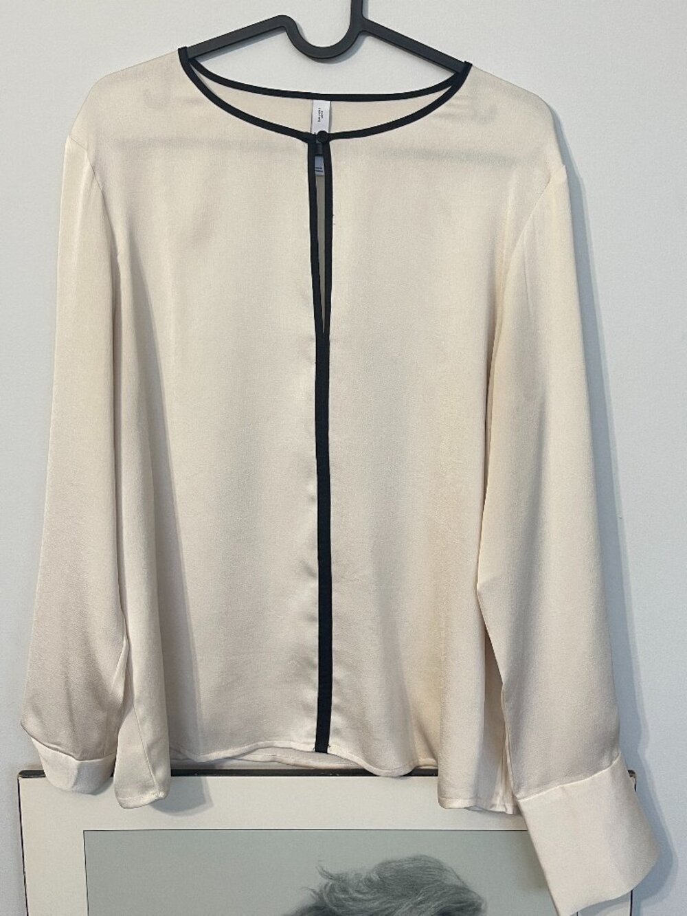 Mango Cream and Black Silky Keyhole Blouse Size Large